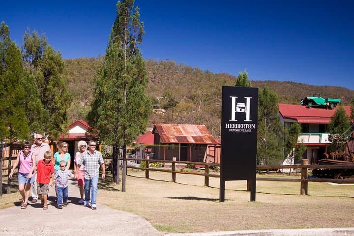 Full-Day Atherton Tablelands: Lake Barrine, Historic Village Herberton & Granite Gorge Wallabies