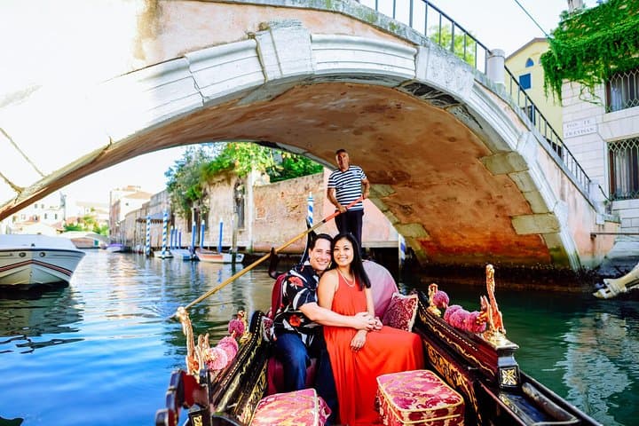 Venice Private Gondola Photo Shoot: Grand Canal & Dorsoduro Tour photo 1