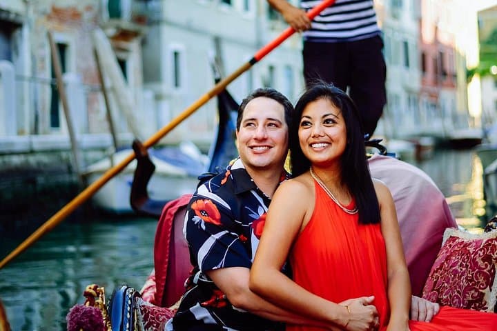 Venice Private Gondola Photo Shoot: Grand Canal & Dorsoduro Tour photo 2
