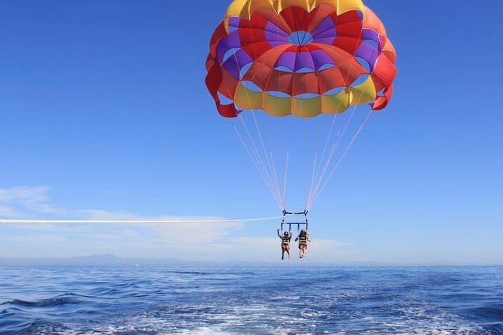Soar Over West Bay: Parasailing Adventure with Round-Trip Transfers in Roatán