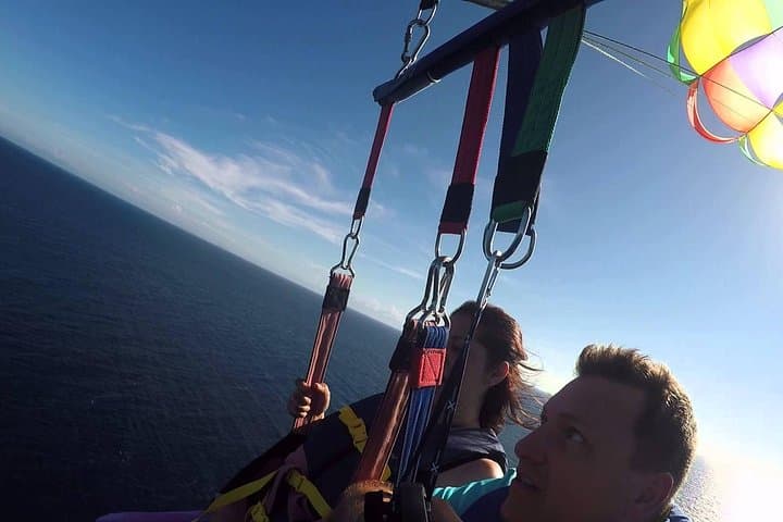 Soar Over West Bay: Parasailing Adventure with Round-Trip Transfers in Roatán photo 2