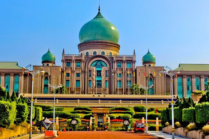 Putrajaya Boat Cruise: Lunch and Landmark Views of Putra Mosque & Perdana Putra photo 2