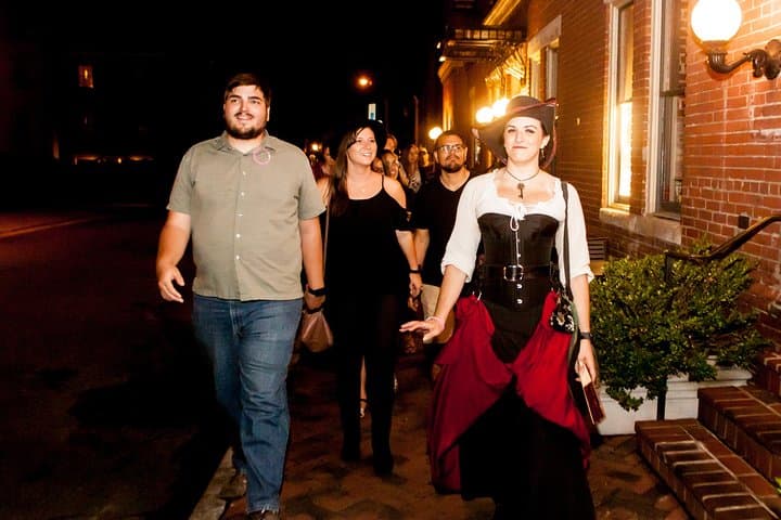 Haunted Washington DC Ghost and Pub Walking Tour: White House Spirits & Historic Bars photo 5
