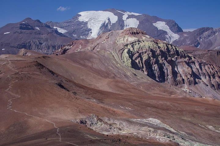 Summit El Pintor: Full-Day High-Altitude Hike from Santiago