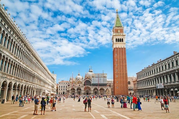 Venice Express Walking Tour: 90-Minute St. Mark's, Doge's Palace & Rialto Highlights