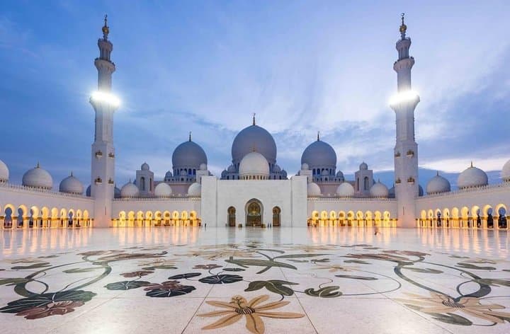 Private Full-Day Abu Dhabi Tour: Sheikh Zayed Mosque, Corniche & Heritage Village