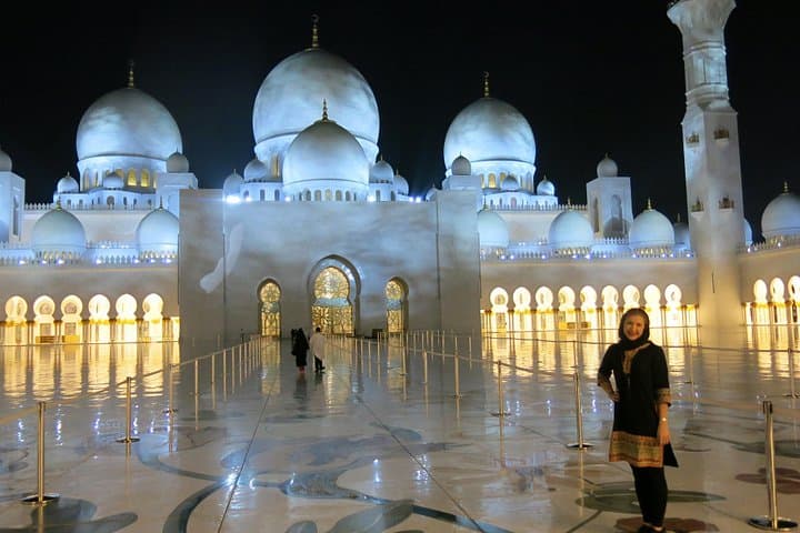 One-Day Abu Dhabi & Ferrari World Tour from Dubai — Mosque, Mandir & High-Speed Thrills photo 4
