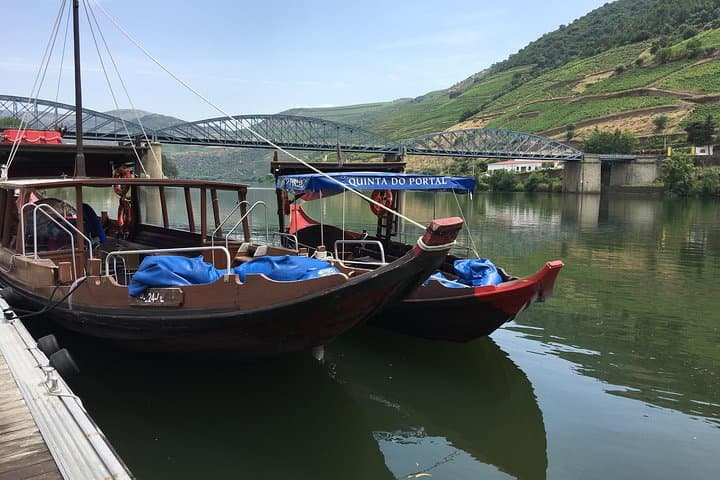 Douro Valley Private Tour: River Cruise, Vineyard Lunch & Wine Tasting from Porto