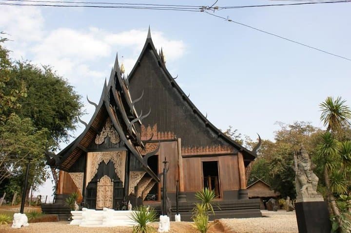 Chiang Rai Temple Day Tour from Chiang Mai: White, Blue & Black Temple Highlights