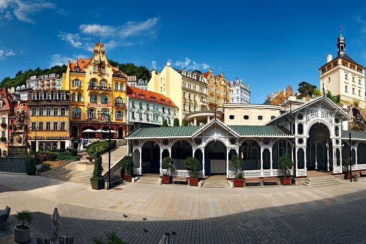 Karlovy Vary Day Trip from Prague: Private Tour of Hot Springs and Glassmaking