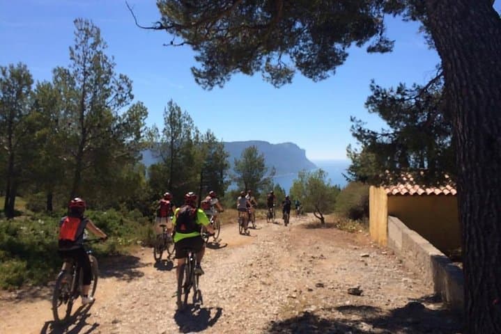 E‑Bike Through the Calanques: Cassis Three‑Calanques Tour photo 3