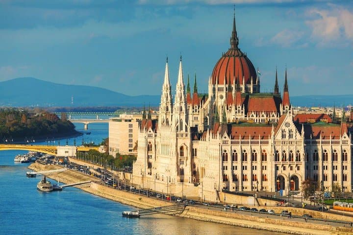 Budapest Day Trip from Belgrade: Private Border-Crossing City Tour photo 2