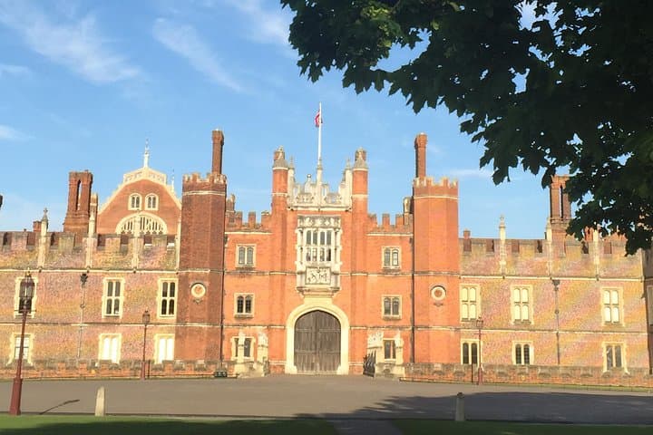 Hampton Court Palace Grounds Bike Tour — 8-Mile Guided Ride Through Bushy Park photo 1