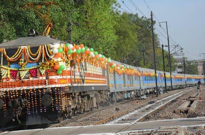 Taj Mahal Day Trip by High-Speed Train: Private Guided Tour from Delhi photo 2