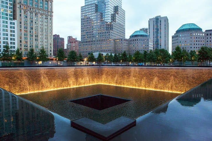 Ground Zero Walking Tour: World Trade Center 9/11 Memorial Experience