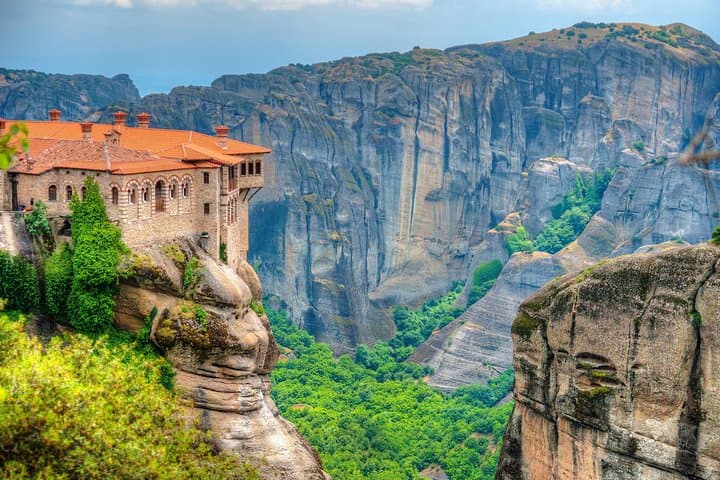 Meteora Day Trip from Parga: Monasteries, Cliffs & Kalambaka Lunch