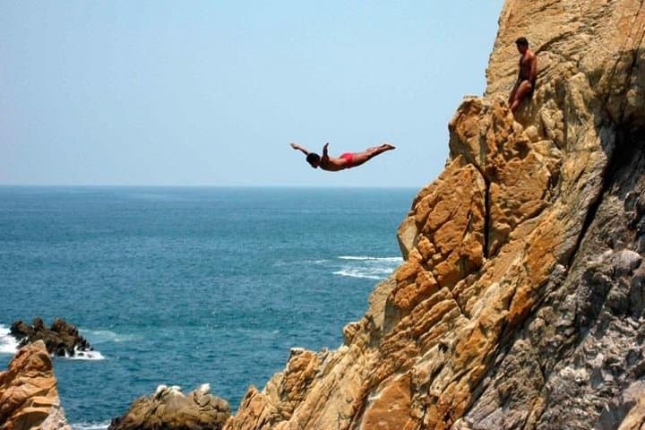 Acapulco Highlights: 4-Hour Small-Group City Tour & La Quebrada Cliff Divers