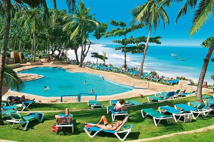 10-Day Kenya Safari: Masai Mara Wildlife & Diani Beach Escape
