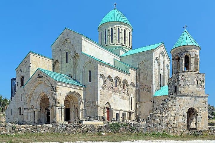 Gelati, Prometheus Cave & Tskaltubo Sanatoriums: Kutaisi Day Tour with Wine Tasting