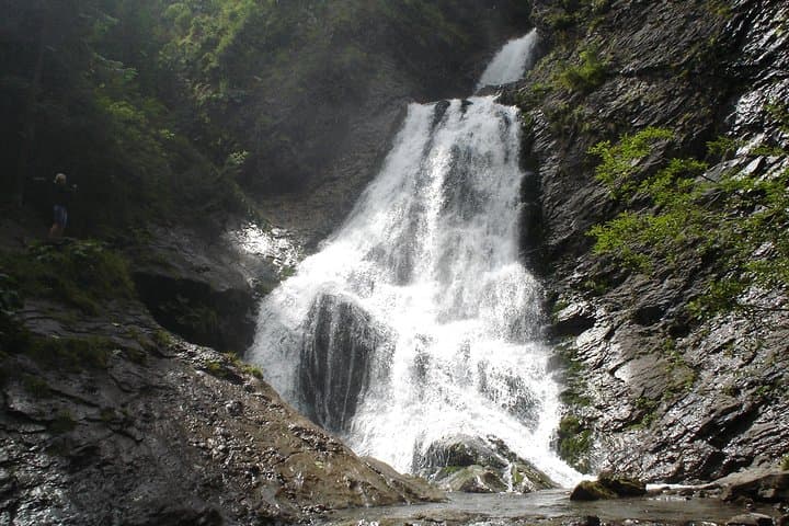 Bridal Veil Falls Rachitele Day Tour from Oradea — Apuseni Waterfall & Belis Lake