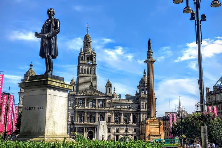 Private Half-Day Glasgow Must-Sees Walking Tour — George Square to the Necropolis