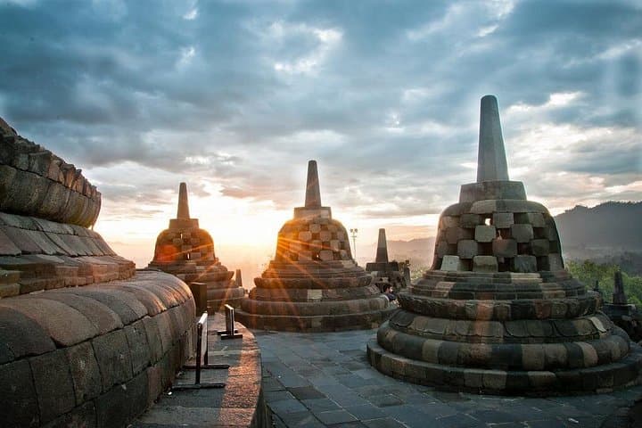 Sunrise at Setumbu Hill: Private Borobudur Tour with Candirejo Carriage Ride photo 1