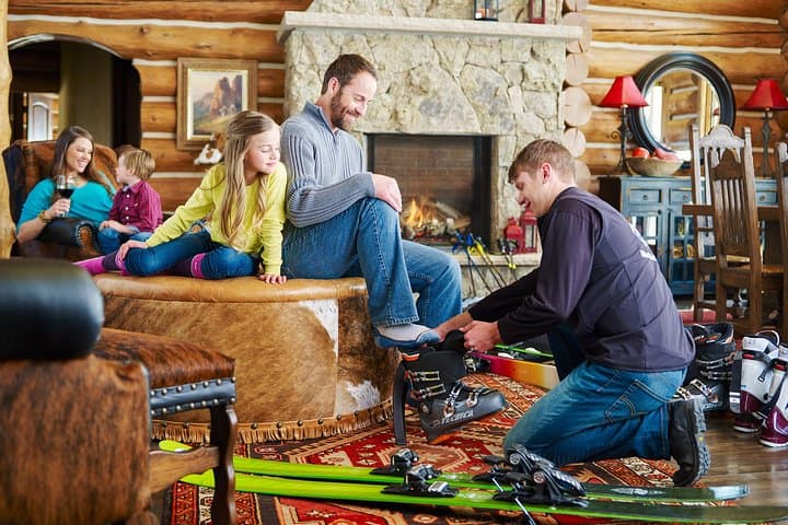 Banff Premium Snowboard Rental — Delivery and In-Room Fitting photo 2