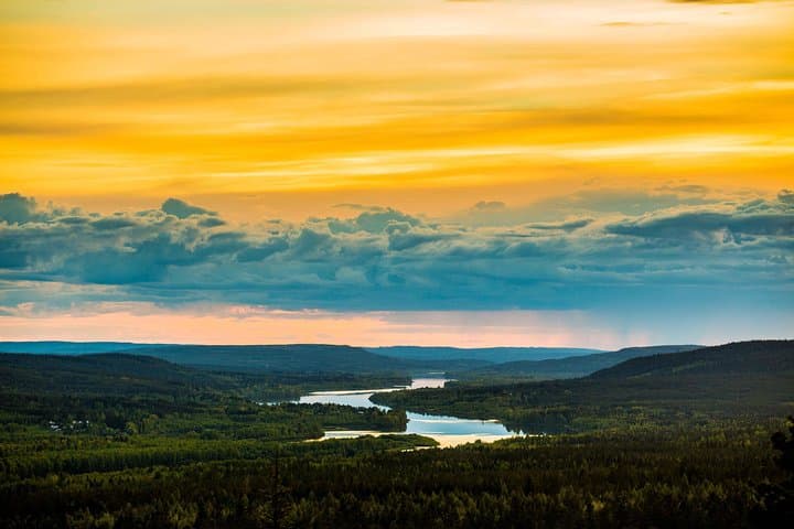 Midnight Sun Photography Tour in Rovaniemi: Capture Lapland's Endless Light