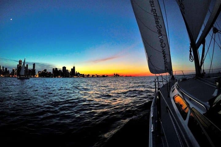 Private Sunset Sail from Navy Pier: Chicago Lake Michigan Skyline Cruise photo 3