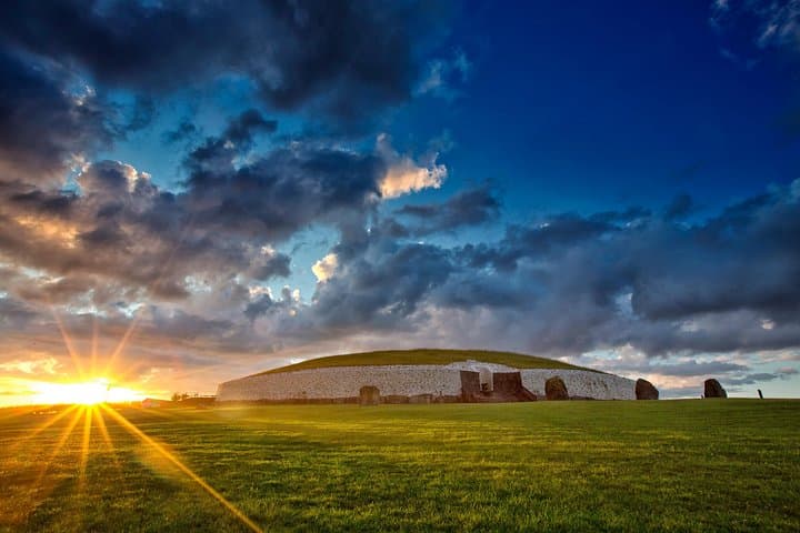 Private Boyne Valley Day Tour: Newgrange, Hill of Tara & Trim Castle