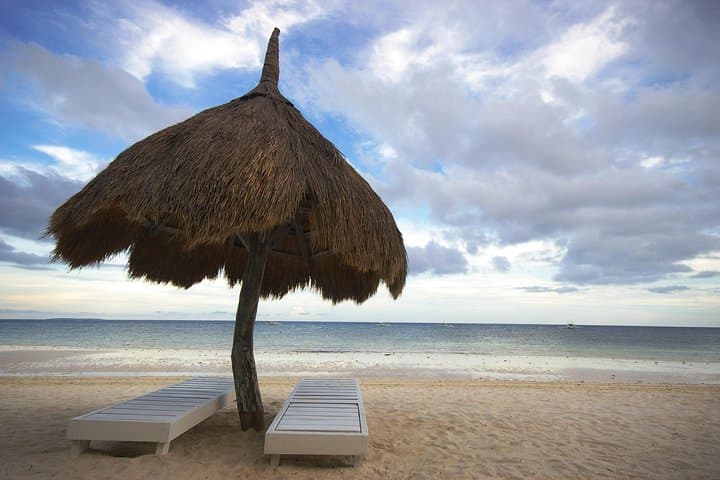 Bohol in Four Days: Chocolate Hills, Loboc River Cruise & Balicasag Snorkel