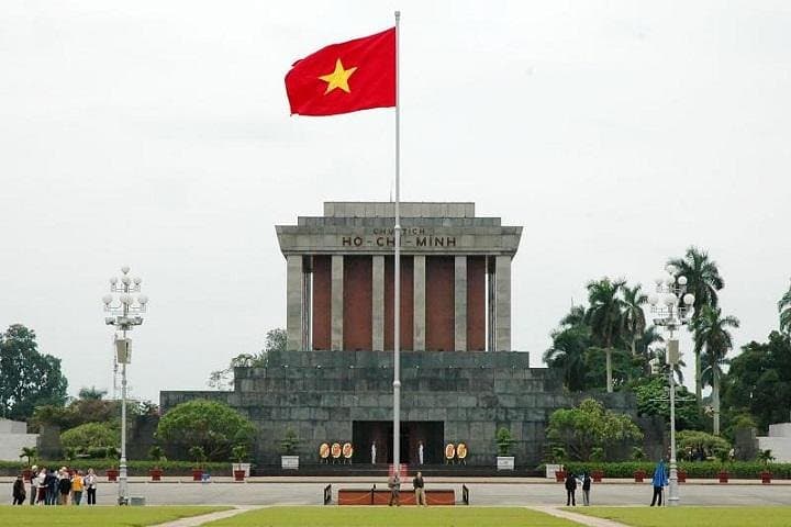 Hanoi in a Day: Private Full-Day Highlights Tour of Temples, Mausoleum & Hoan Kiem