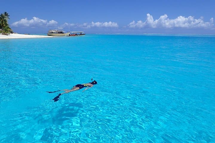 Bora Bora Full-Day Private Lagoon Snorkel Cruise with Motu Lunch