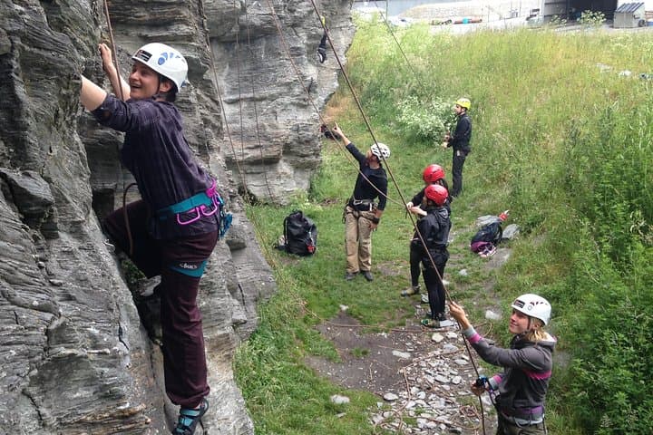 Queenstown Guided Rock Climbing: Half-Day on Lake Wakatipu's Schist Faces