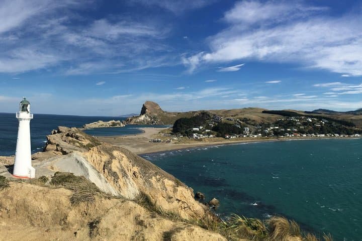 Wairarapa Coast & Wine: Overnight Tour to Putangirua Pinnacles, Cape Palliser & Castlepoint