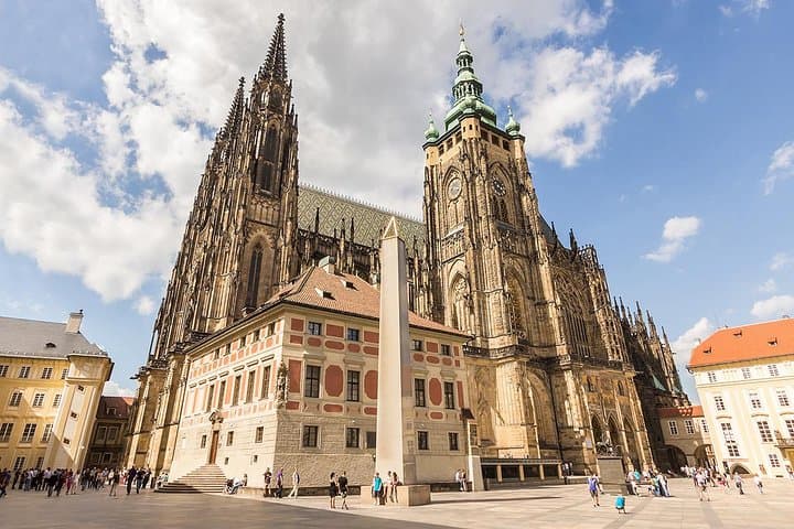 Prague Castle Walking Tour — St. Vitus, Royal Palace & Malá Strana Views photo 6
