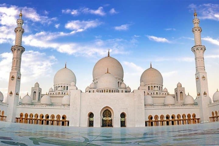 Abu Dhabi Day Trip from Dubai: Sheikh Zayed Mosque, Qasr Al Watan & Corniche Highlights