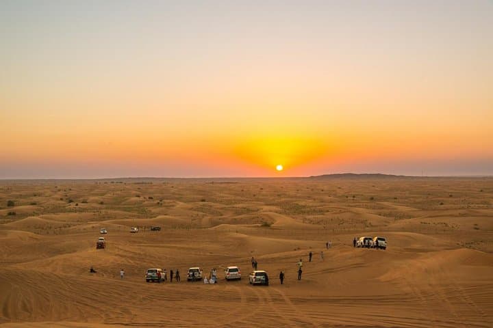 Sundowner Desert Safari Dubai: 4x4 Dune Bashing, Sandboarding & BBQ