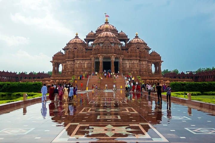 Private Delhi Spiritual Sites Tour — Temples, Gurdwara, Jama Masjid & Akshardham photo 2