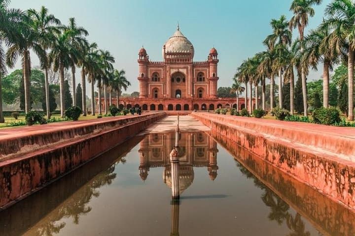 Morning Private History Walk at Humayun's Tomb with Breakfast
