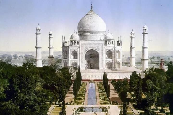 Delhi to Vrindavan, Mathura & Agra: Full-Day Taj Mahal and Krishna Pilgrimage Tour