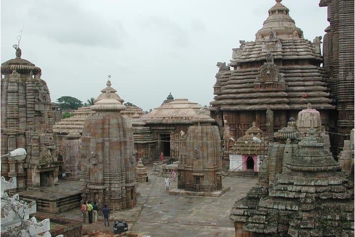 Explore the Khandagiri & Udayagiri Caves: A Half-Day Historical Tour from Bhubaneswar