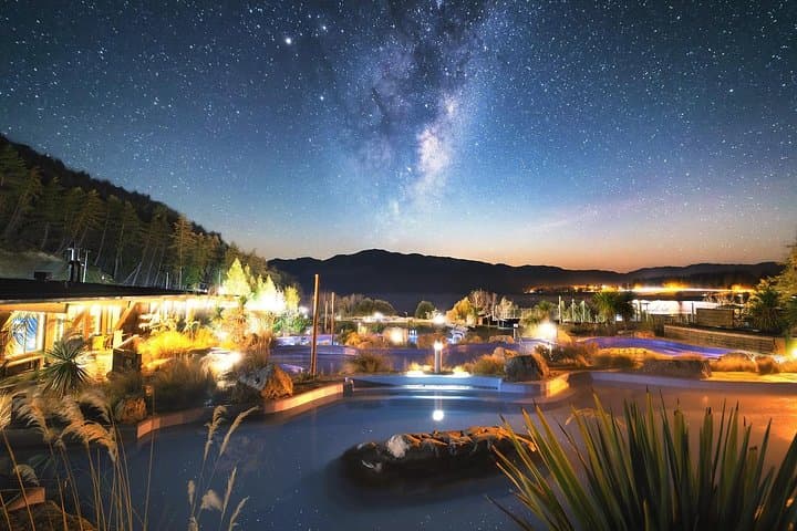 Tekapo Star Gazing Tour: Hot Pools & Dark Sky Experience in Lake Tekapo