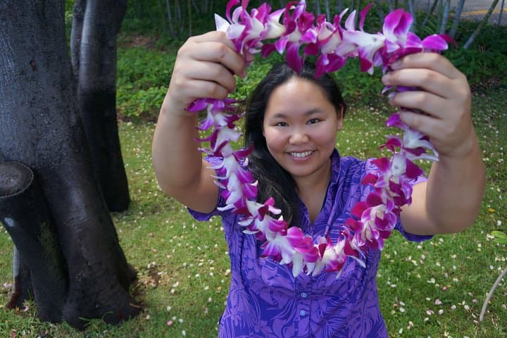 Honeymoon Airport Lei Greeting at Honolulu HNL — Fresh Lei Welcome photo 1