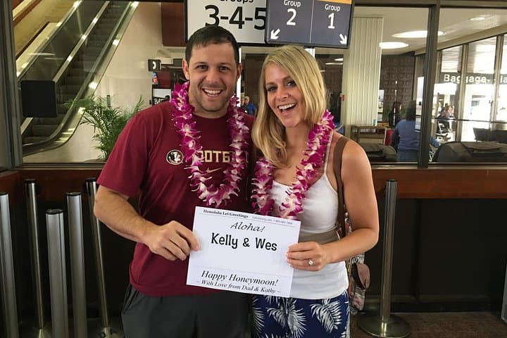 Honeymoon Airport Lei Greeting at Honolulu HNL — Fresh Lei Welcome photo 2