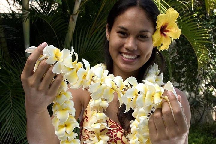 Honeymoon Airport Lei Greeting: Kahului Maui Aloha Welcome
