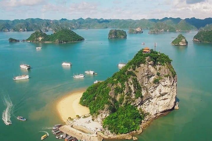 Halong Bay Day Cruise: Caving, Kayaking & Swimming at Sung Sot and Titov photo 4