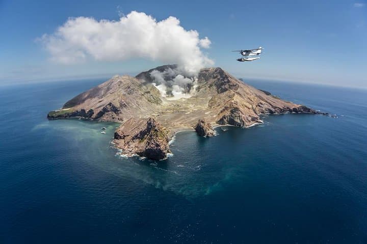 Floatplane Over White Island & Mount Tarawera — Whakaari Scenic Flight from Rotorua