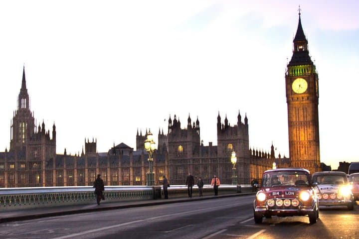 Classic Mini Private Tour of London's Landmarks — 90-Minute Central London Drive photo 1