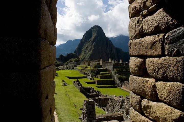 Short Inca Trail & Machu Picchu: 2-Day Express Trek to the Sun Gate